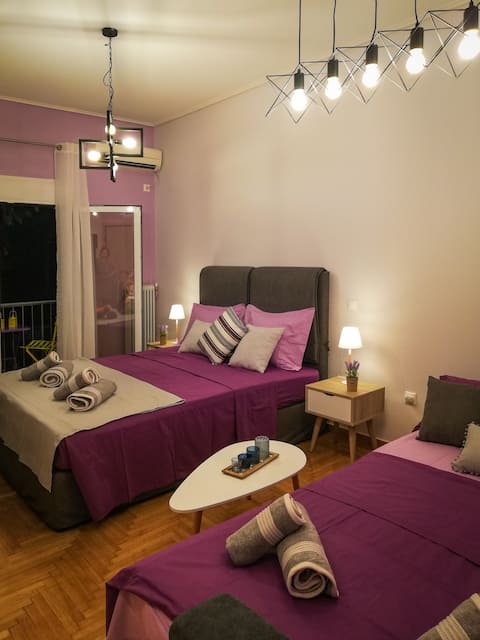 Popular Airbnb listing: Stylish Modern Studio in the Heart of Athens in νεαπολη Ii