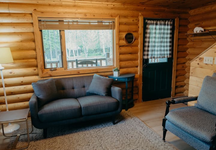 Cozy Two Bedroom Cabin On Wooded Acreage - Wasilla, AK