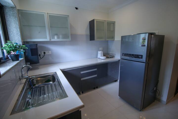 Full kitchen image 1