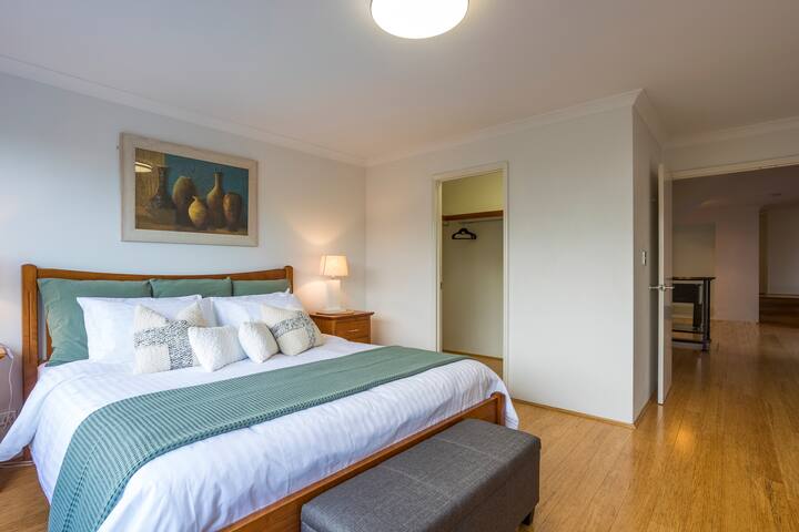 The Retreat on Nautilus ~ walk to beach gallery image 5