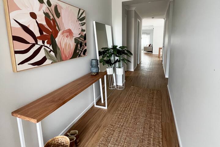 BRAND NEW Modern 5 bedroom beach house gallery image 2