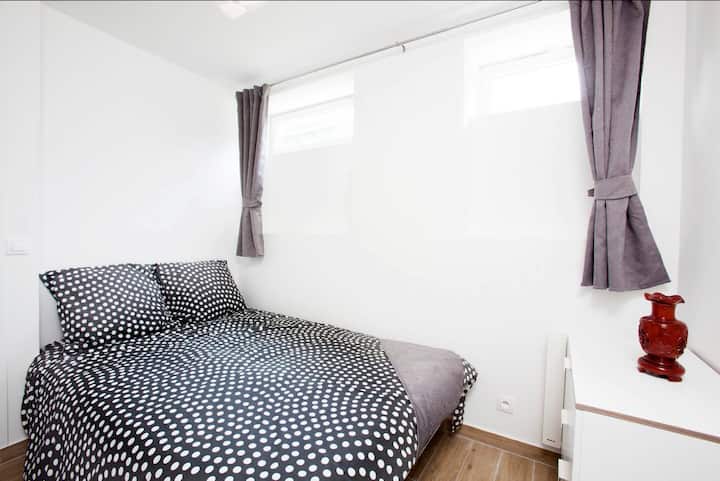 Საძინებელი 2 სააბაზანოთი