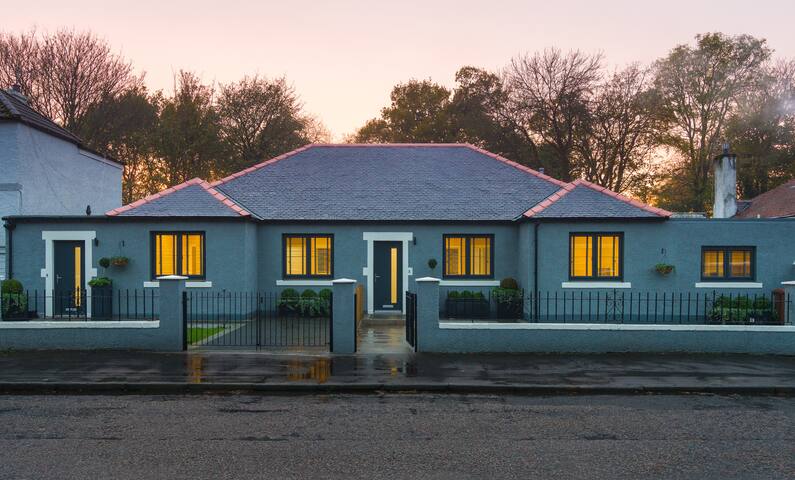 Duo of 2 luxury villas, 2 Hot tubs, sleeps 12