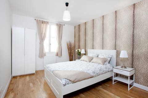 House Divided into 3 Apartments Near Paris Aircon