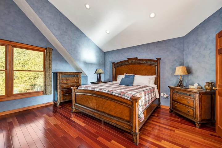 Chambre principale au 2e étage - King size