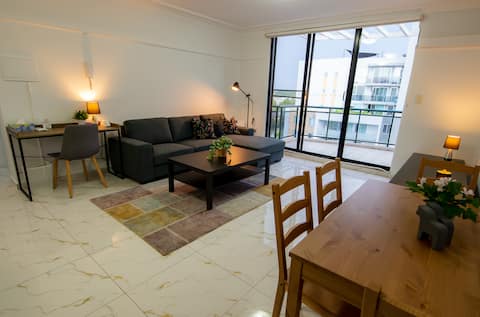Top Airbnb: 2 bedrooms, 3 beds, 2bath, 1Garage & Romantic View in Parramatta