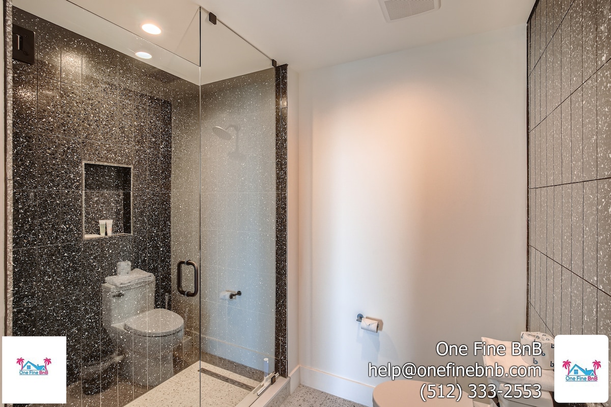Brand New Rainey Street Condo w/ City & Lake View