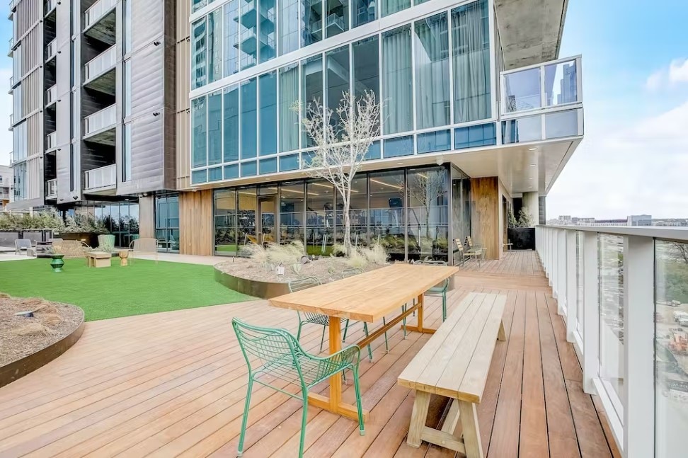 Brand New Rainey Street Condo w/ City & Lake View