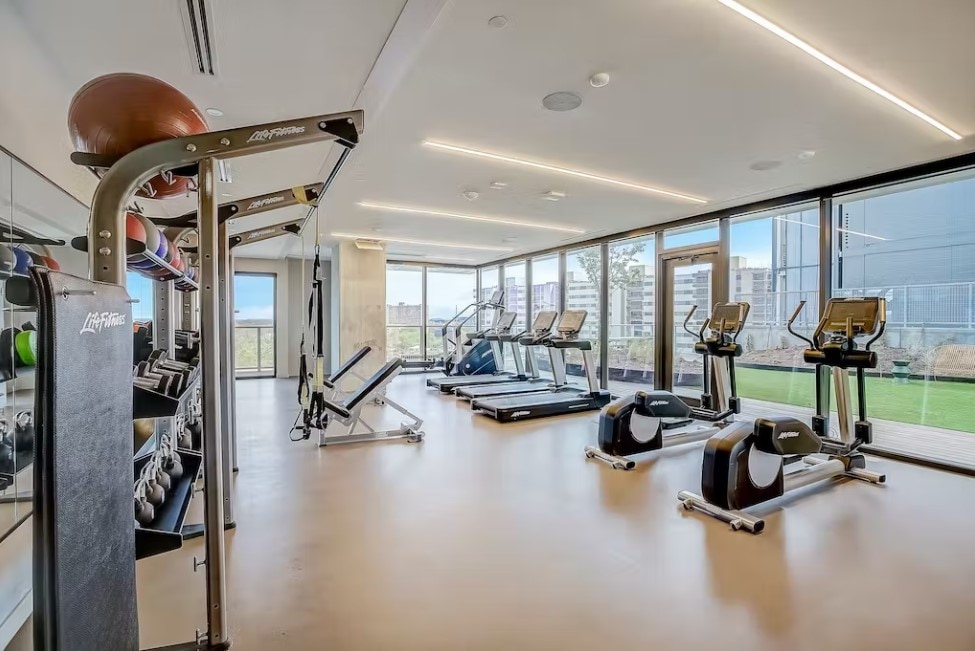Brand New Rainey Street Condo w/ City & Lake View