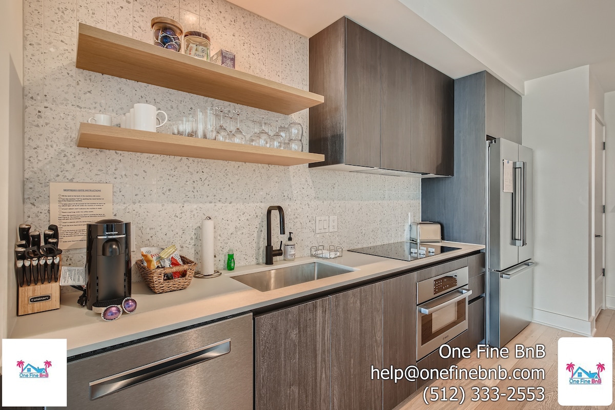 Brand New Rainey Street Condo w/ City & Lake View