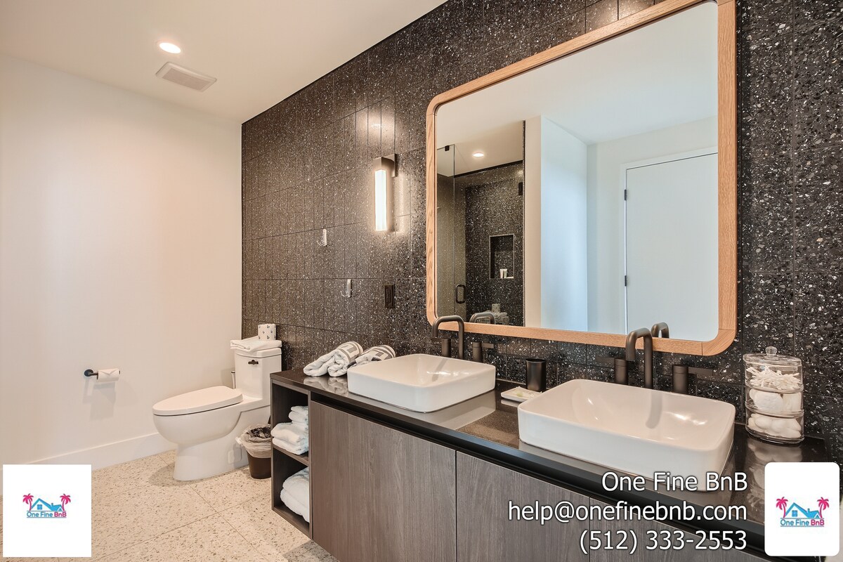 Brand New Rainey Street Condo w/ City & Lake View