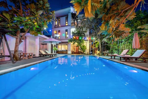 Countryside Escape w/ Private Pool- Free Bike