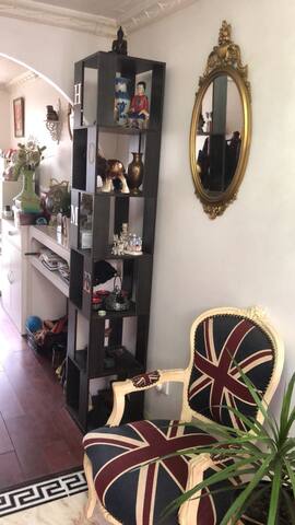 Central 4 bedroom house with garden free parking gallery image 4