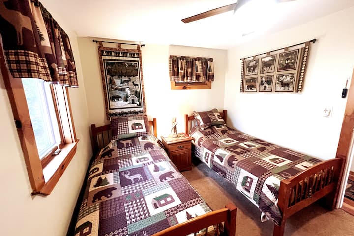 غرفة النوم رقم2 | سريران مزدوجان