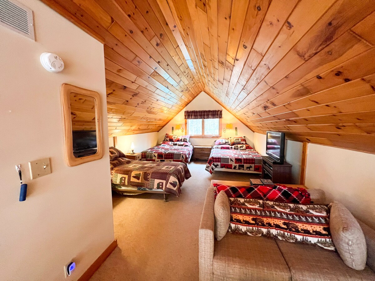 3号卧室| Loft | 2张标准双人床| 1张单人床|沙发|壁炉|电视