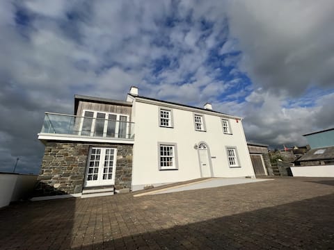 Beachside luxury stylish house in town centre