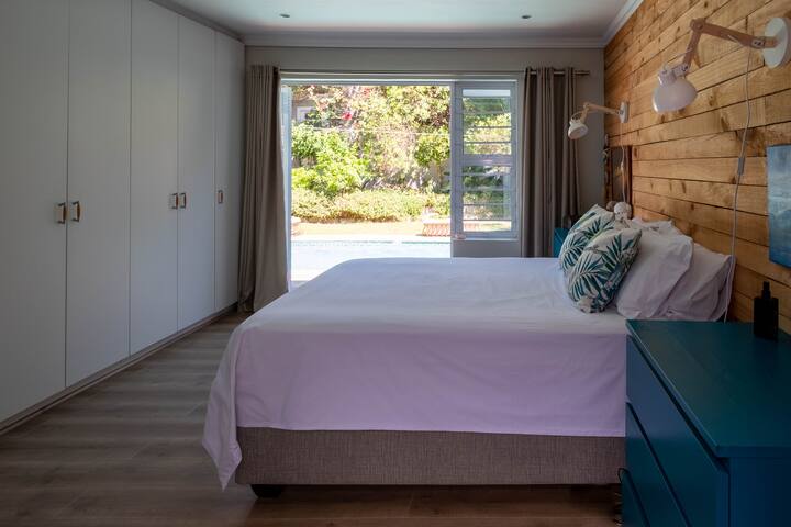 Cheerful 3-bedroom home with pool gallery image 4