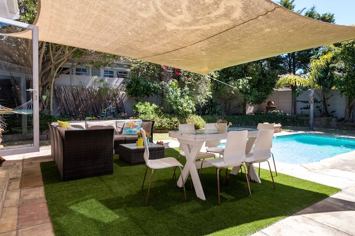 Cheerful 3-bedroom home with pool