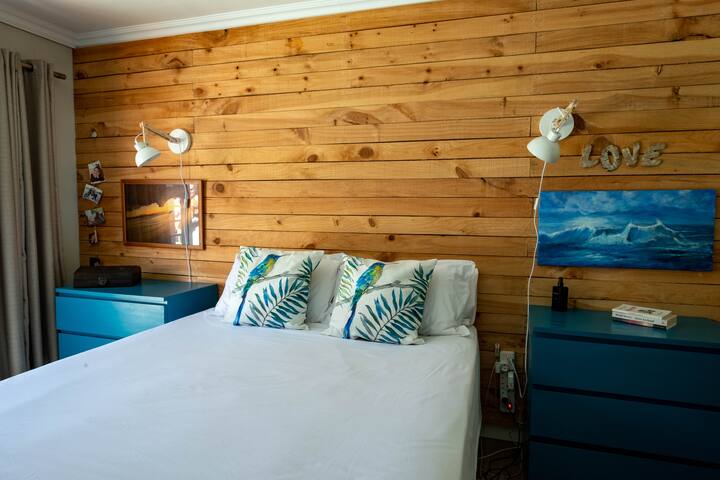 Cheerful 3-bedroom home with pool gallery image 2