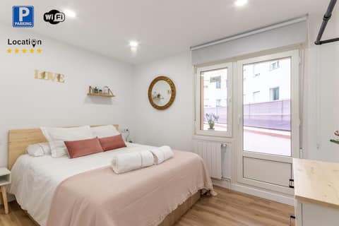 Apt Old Town with cool terrace. Private Parking