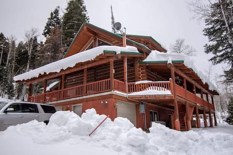Big Bear Lodge: Mountain 7BR/Hot Tub: Park City