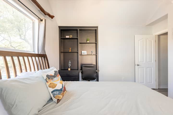 Vyhradená pracovná stanica v spálni 3/3