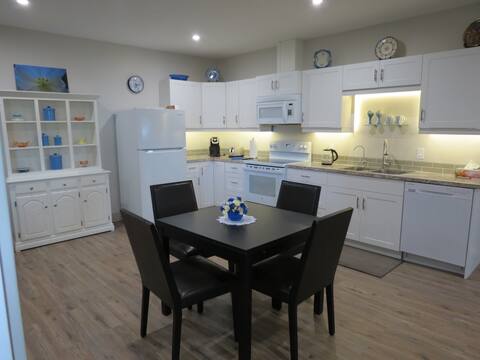 New Spacious 2 bedroom suite with private entrance