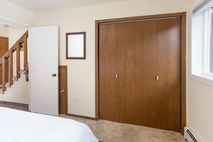 Спална соба 2 - брачен кревет (широк 150 - 179