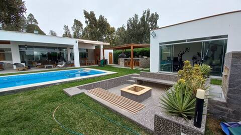 Cottage, Vacation: Pool, Jacuzzi, Gym