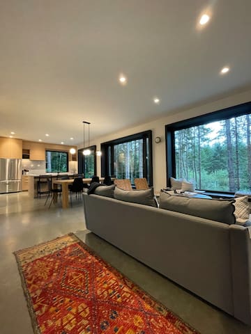 Shelter Jordan River | Modern 3bd Forest View Home gallery image 4