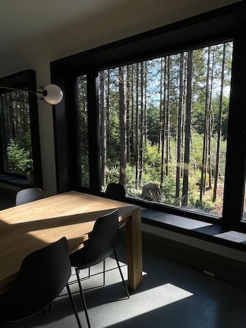 Shelter Jordan River | Modern 3bd Forest View Home