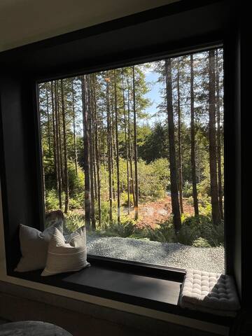 Shelter Jordan River | Modern 3bd Forest View Home gallery image 5