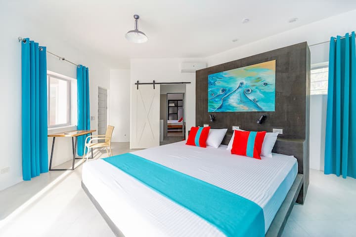 The paintings for both suites and in the living area were specially made by the German artist Susanne Kürner and perfectly match the colors and design of the rooms. 
The company's signature turquoise and red colors refresh the minimalist design.