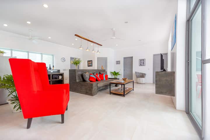 Luxury & Modern Artvilla W/ Pool (Plus Starlink) - Philippines