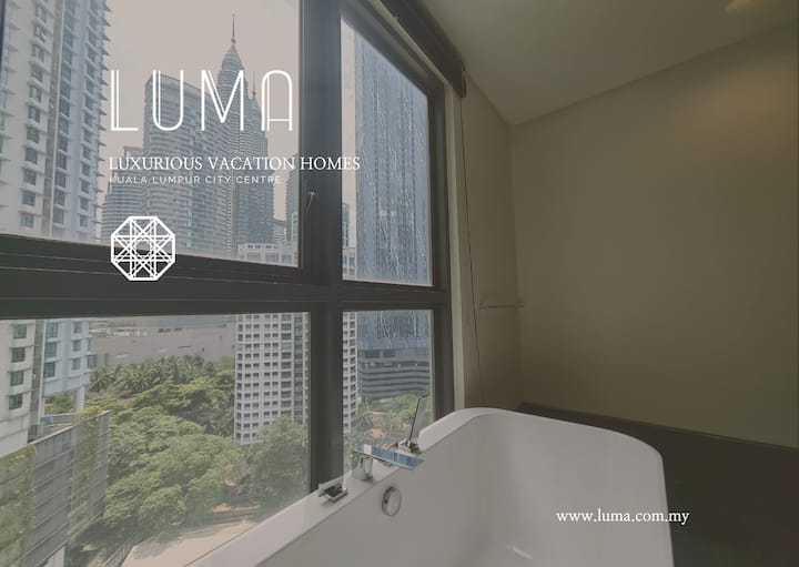 Couple Suite Bathtub with KLCC View + Netflixxyy Apartments for