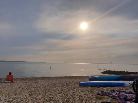 Seaside Stays - Modern 4 bed home with sea views