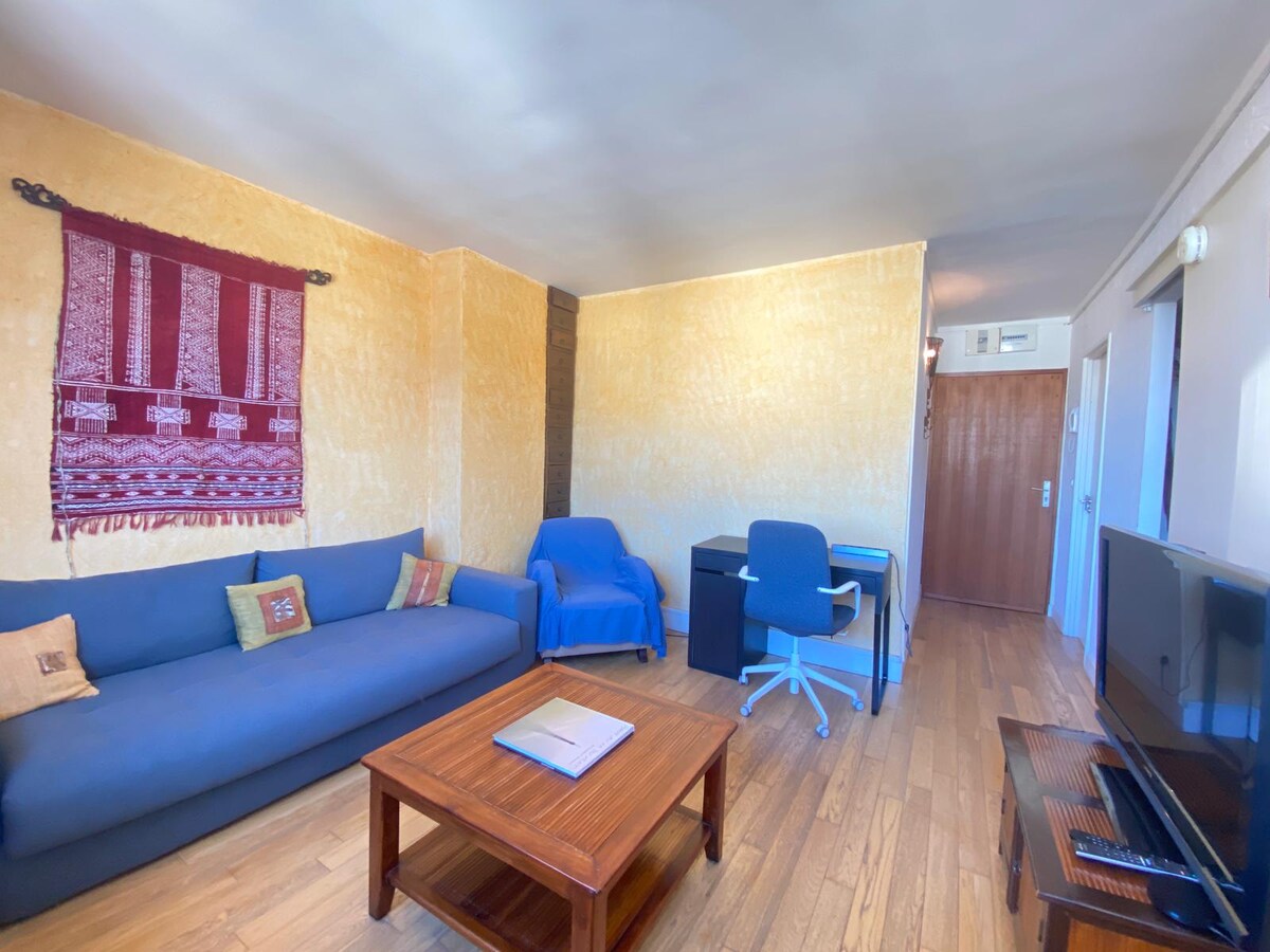 سرير أريكة مصنف على أنه "راحة رائعة" 160 × 200.