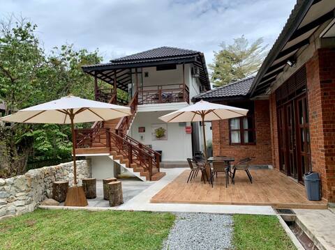 Luxurious 5-bedroom villa by the river