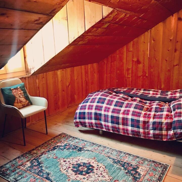Schlafzimmer (4) im 2. OG, 140 cm