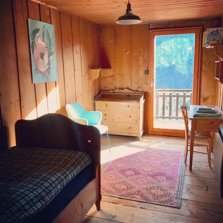 Schlafzimmer (2) 1. OG, 90 cm