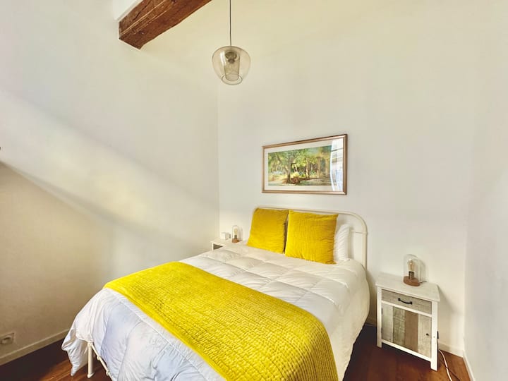 غرفة ضيوف مع مرتبة 160 × 200 سم (مقاس كوين أمريكي شمالي تقريبًا) 