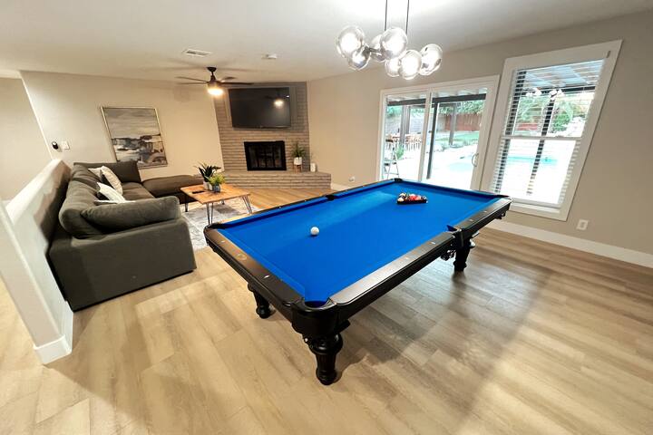 9 mins to Strip w/ Pool,Basketball,Firepit & Games gallery image 4