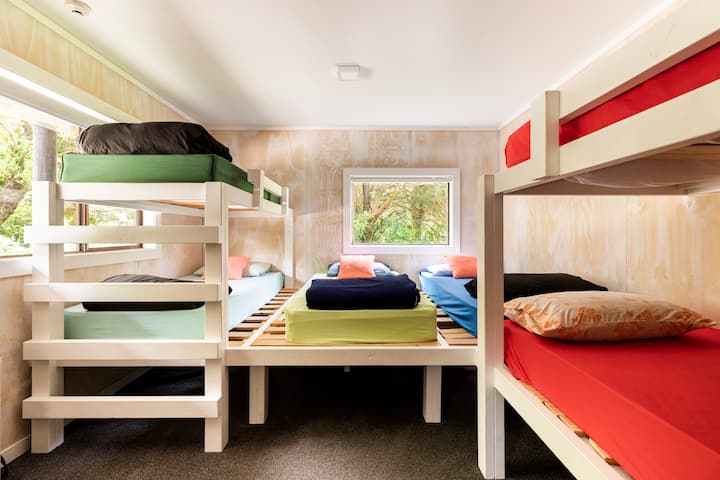 غرفة مكونة من طابقين 2 بسرير 8 أضعاف (الكثير من الغرف).