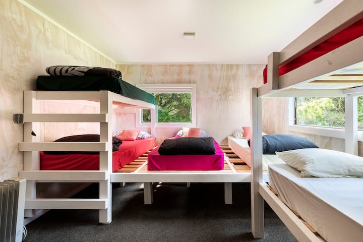 غرفة مكونة من طابقين 1 بسرير 8 أضعاف (الكثير من الغرف).