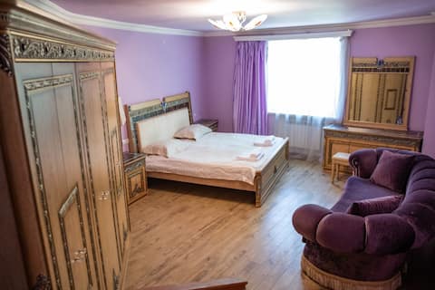 "Spartak House" apartments with views in Garni!