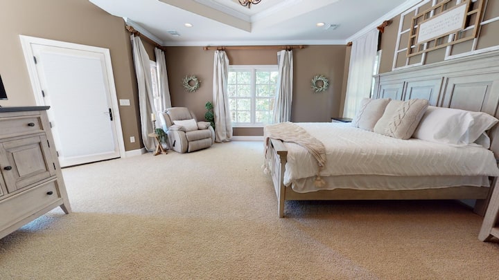 Hoofdslaapkamer met uitzicht op het meer 