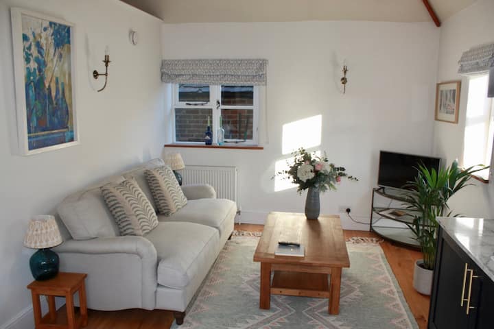 Luxury Annexe, Mountfield, Dogs Welcome! - East Sussex