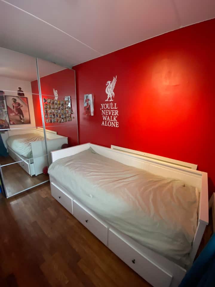 ห้องนอนที่สามสามารถนอนบนเตียงกว้าง 90 ซม. หรือลากออกมาและเป็นเตียงคู่ 