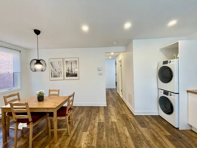 Cozy 2 bedroom MTL | 5 Min to Metro |Monthly Stays gallery image 2