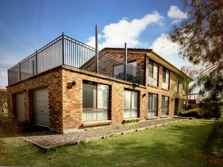4 Bedroom Holiday Home With Pool - Jervis Bay